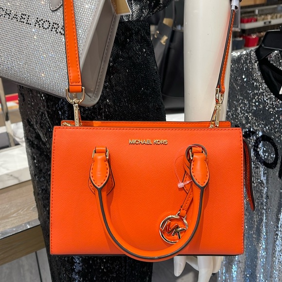 MICHAEL KORS
Sheila Small Faux Saffiano Leather Satchel
Poppy
NWT - Picture 16 of 16